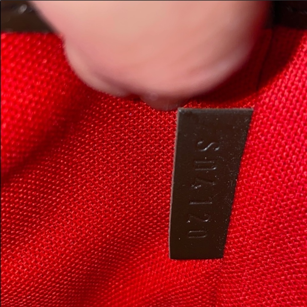 Louis Vuitton - Picture 3 of 6
